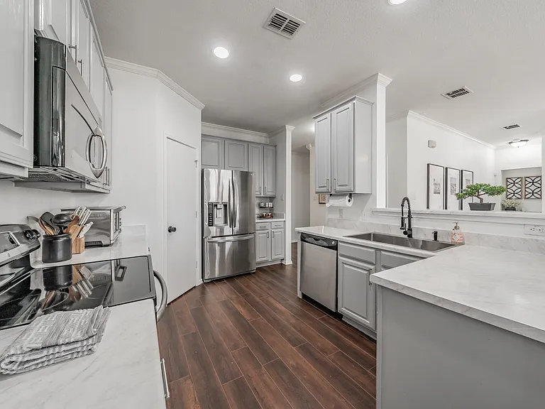 2304 Hickory Ct — Photo 33