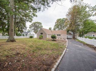 10 Ruth Pl, North Babylon, NY 11703