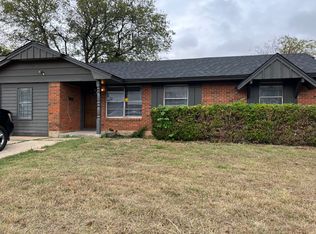 711 SW 4th Pl, Moore, OK 73160