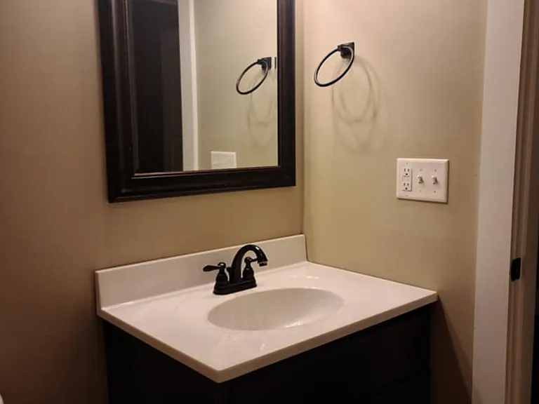 109 Bathroom Alt