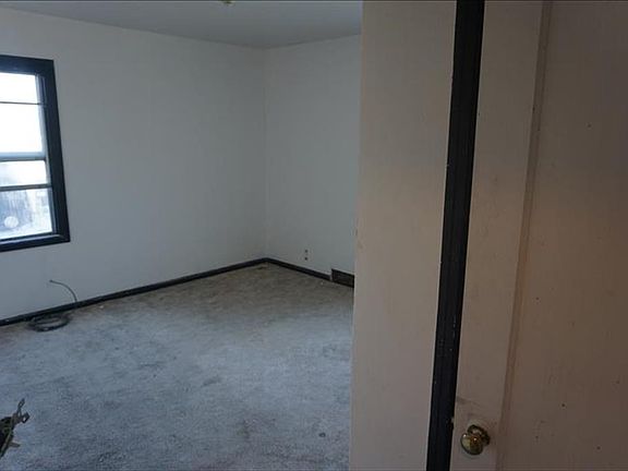 4th image of 1049 Rose Ave