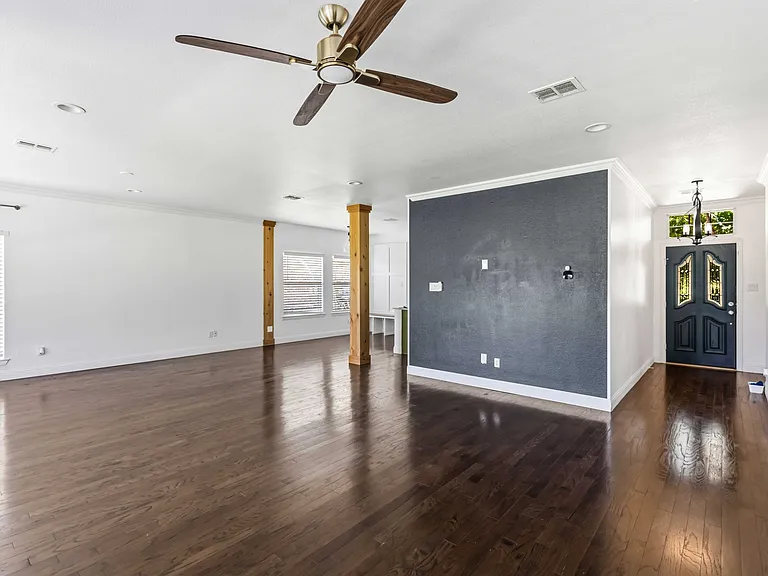 5918 Lafayette Dr — Photo 12