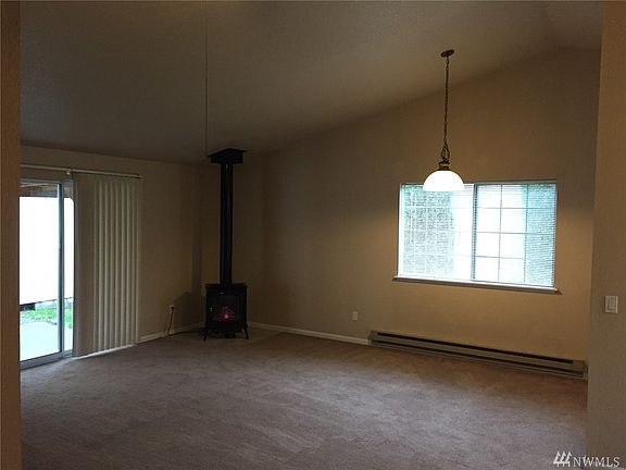 3rd image of 554 Malibu Dr SE