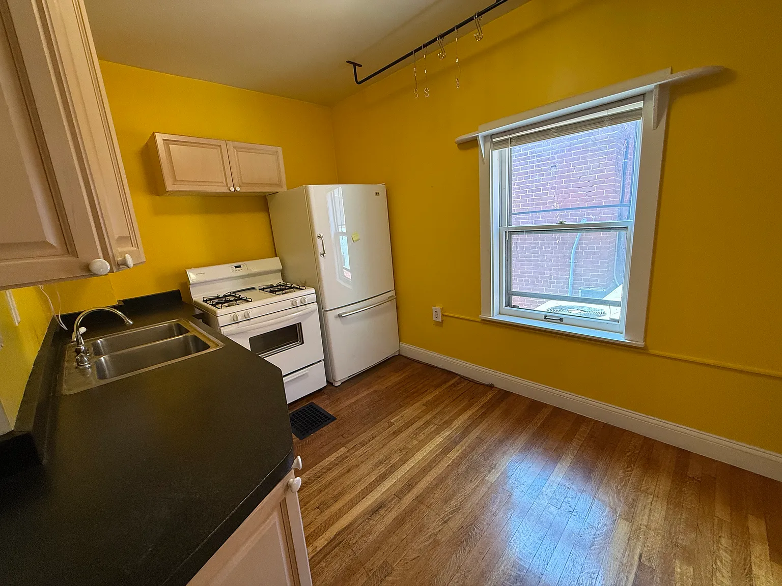 2 bed, 1300 sqft, $1,350 — Photo 3