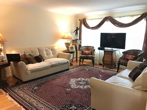 2nd image of 5513 N California Ave #1S