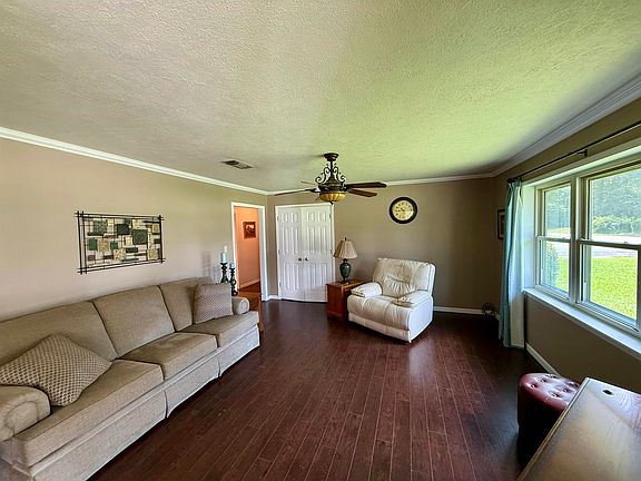 5th image of 402 W Drew St