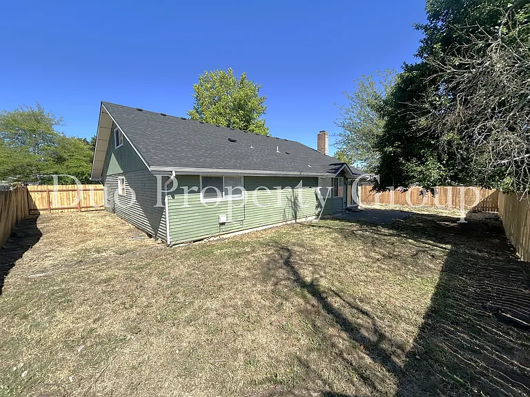 2035 Harvard Dr — Photo 32