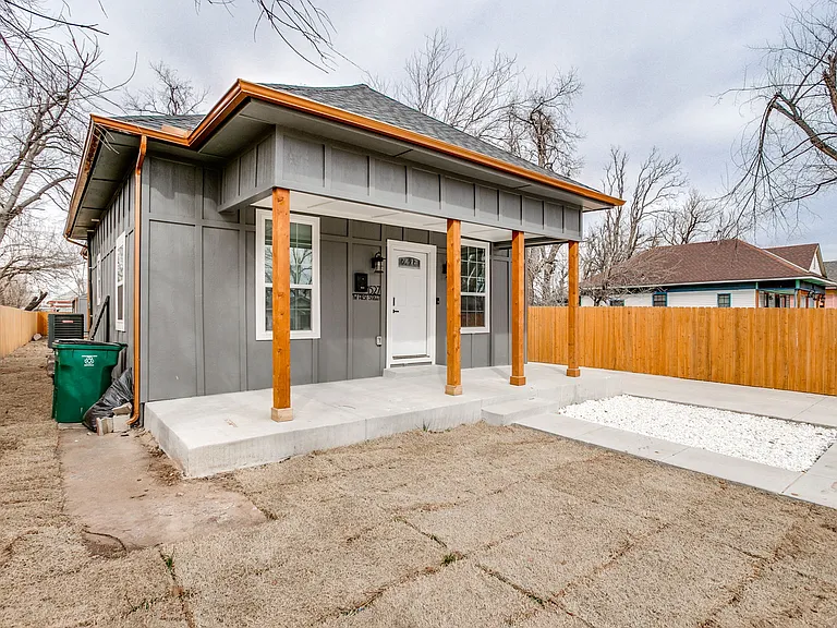 1527 NW 1st St — Photo 45