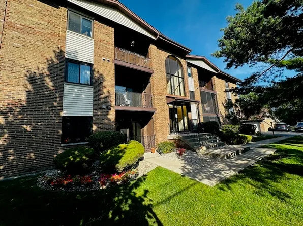 13422 W Circle Dr APT 401, Crestwood, IL 60445