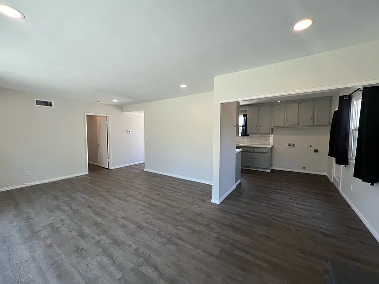 1502 Loranne Ave — Photo 3