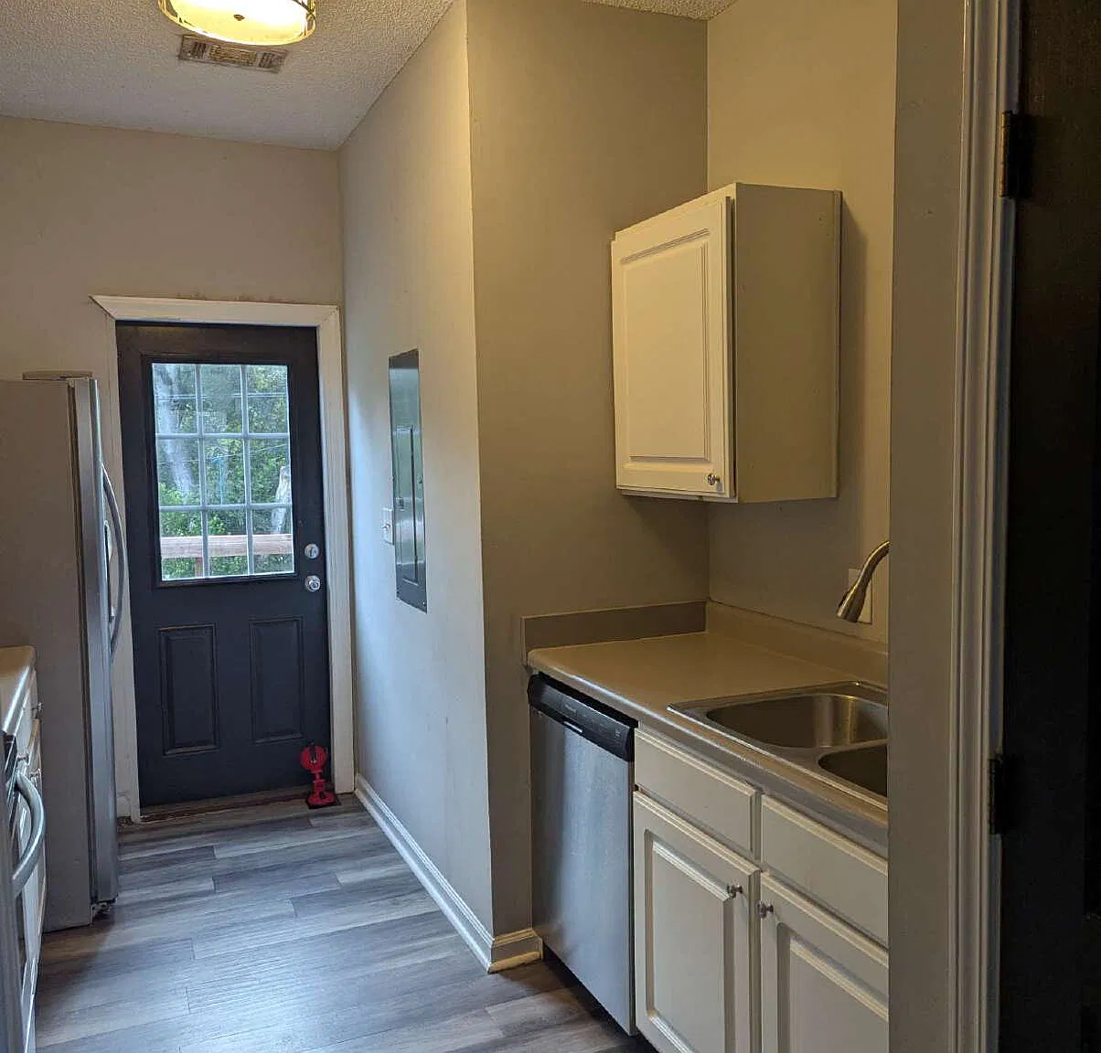 3 bed, 3.0 bath, 1470 sqft, $1,450 — Photo 3