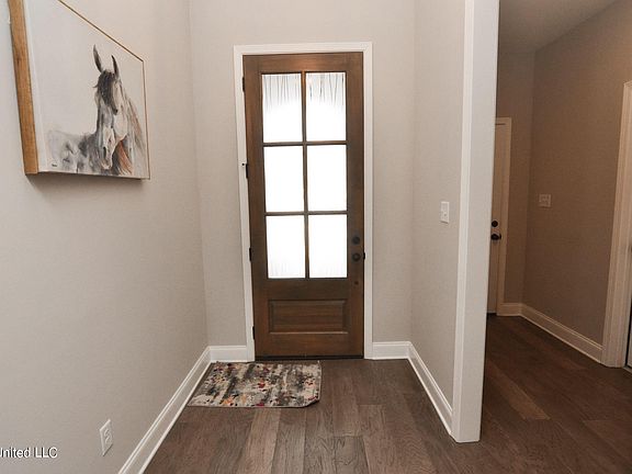 3rd image of 104 Cross Creek Dr