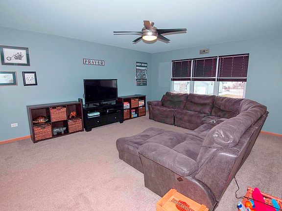 3rd image of 914 Arrowhead Dr