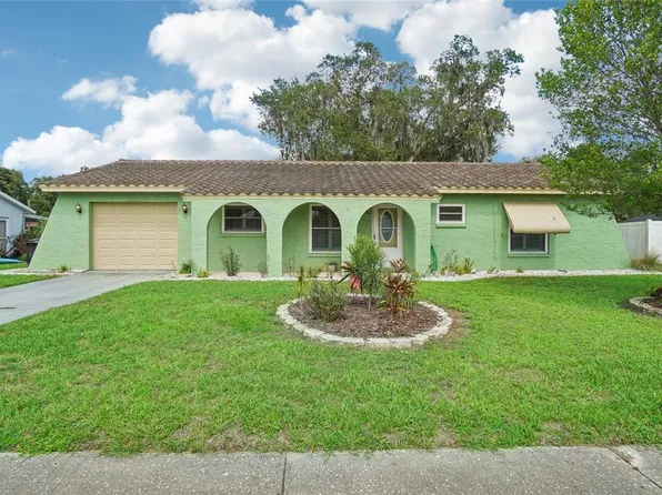 8410 Angela Ct, Zephyrhills, FL 33541