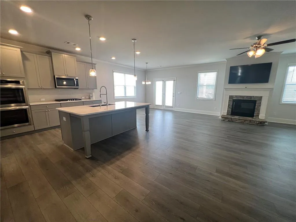 4 bed, 3.0 bath, 3236 sqft, $3,300 — Photo 4