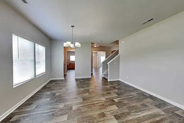 807 Dantzler Ct — Photo 4