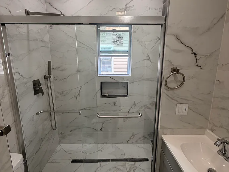 112 Hallock Ave #2L — Photo 3