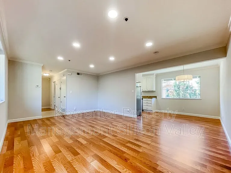 460 Lassen St #7 — Photo 8