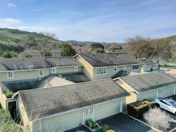 19315 Creekside Cir, Salinas, CA 93908