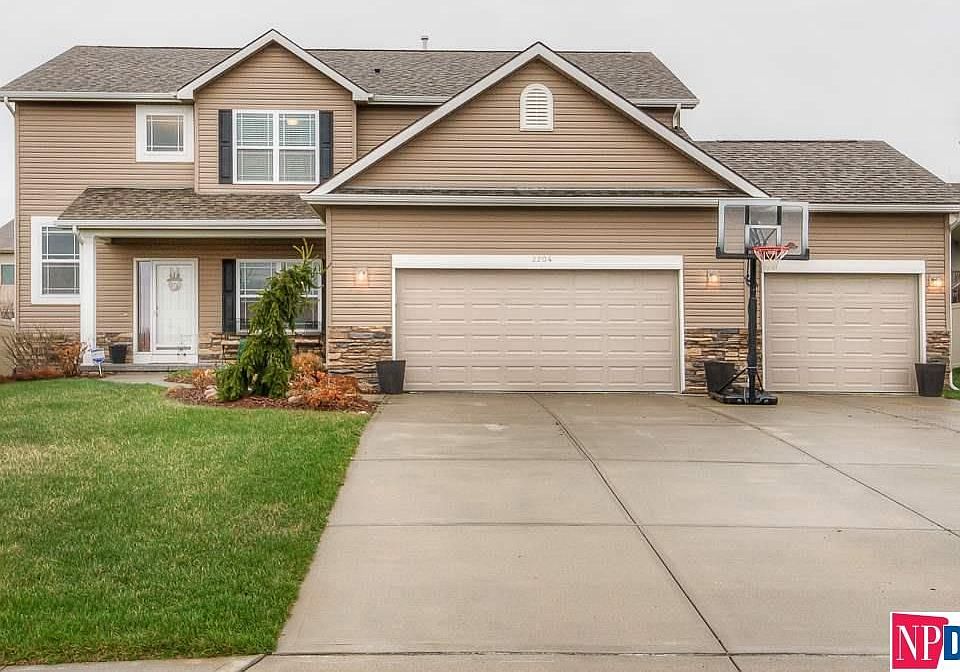 1st image of 2204 Hummingbird Dr