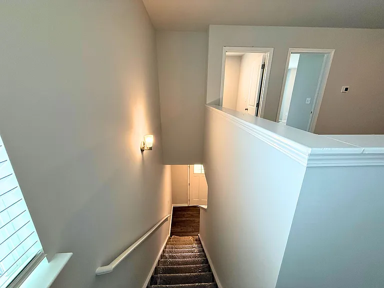 144 Gervais Cir — Photo 16