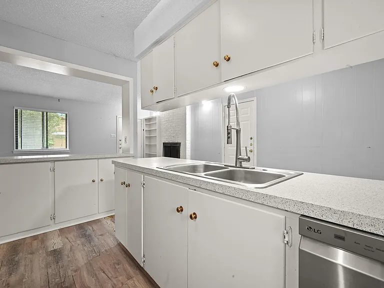 8910 Little Walnut Pkwy #A — Photo 17