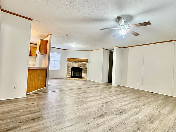 2nd image of 2150 Fairview St