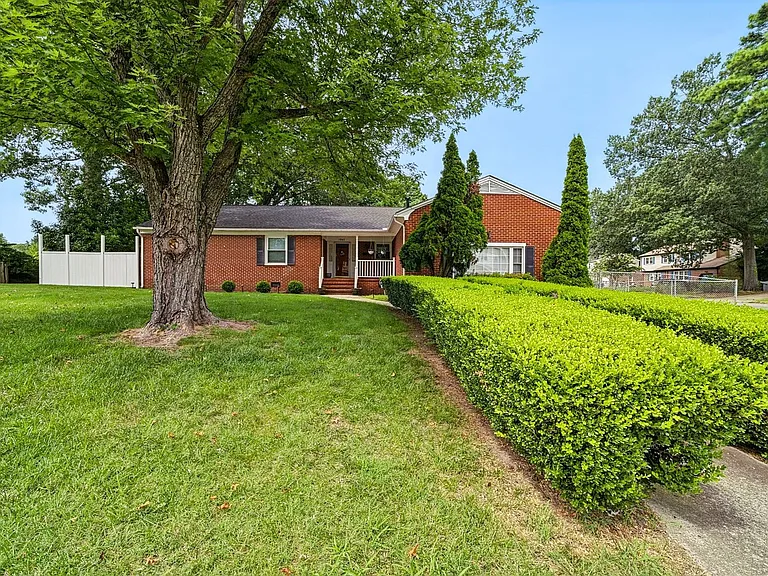 1757 Lafayette Dr — Photo 3