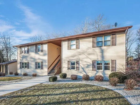 910 E Cedar Ave APT 102, Manitowoc, WI 54220