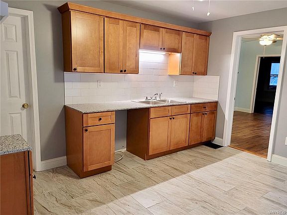 5th image of 404 Schenck St