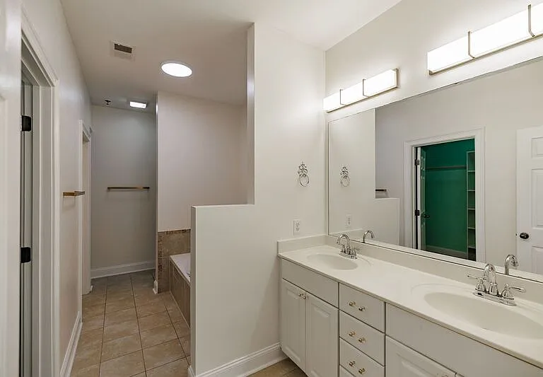 350 Wood Lake Dr #24 — Photo 7