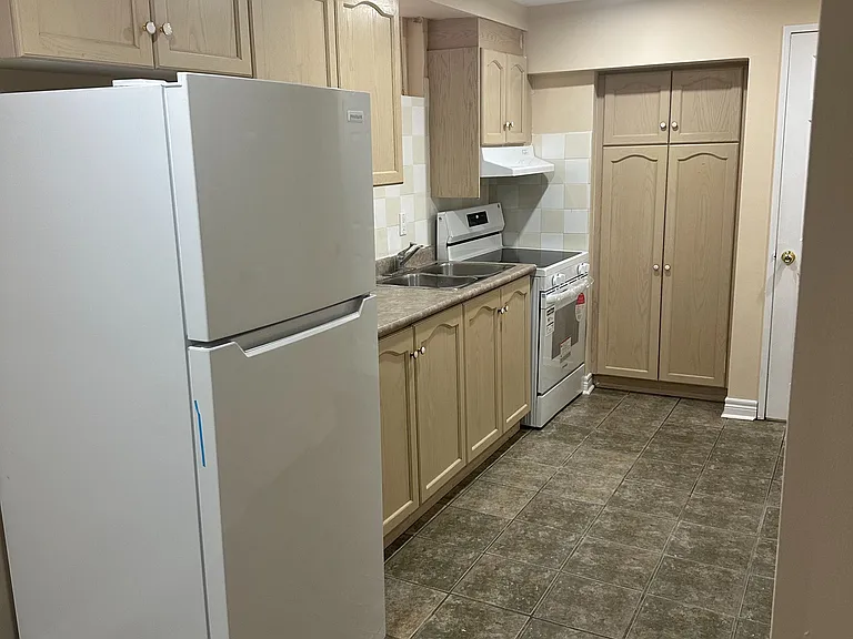 132 Lawson Rd #BASEMENT — Photo 8