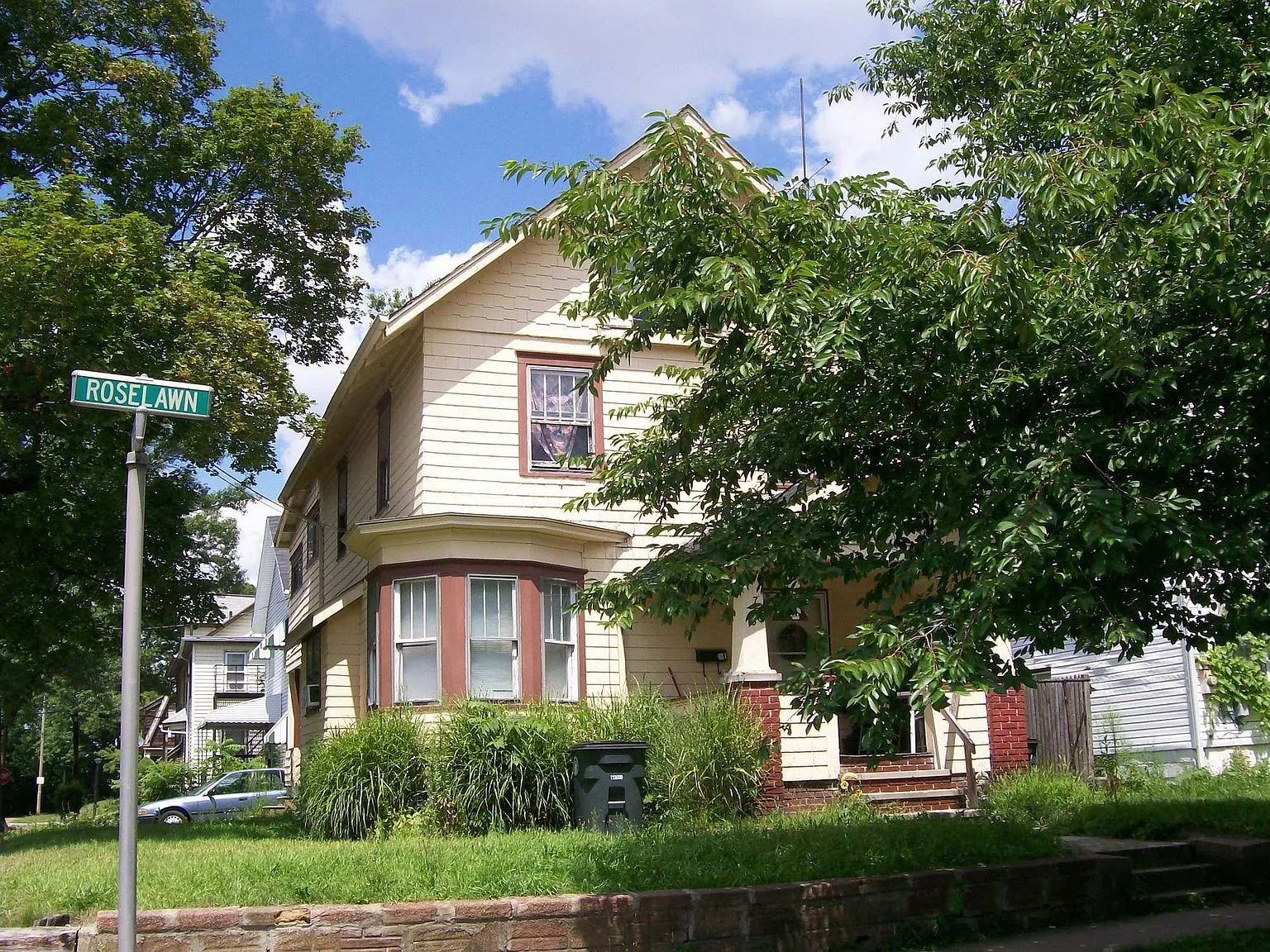 733 Roselawn Ave photo 1
