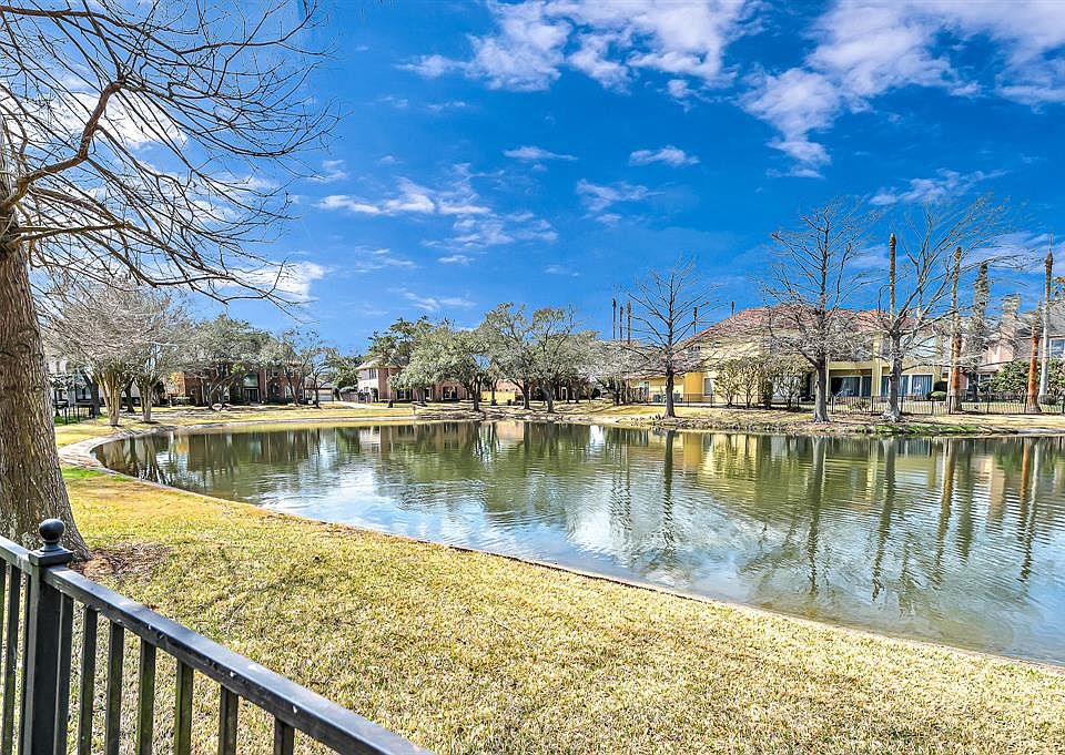 1st image of 15 Lake Mist Ct