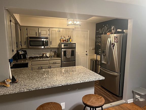 3rd image of 10000 Lydia Ave
