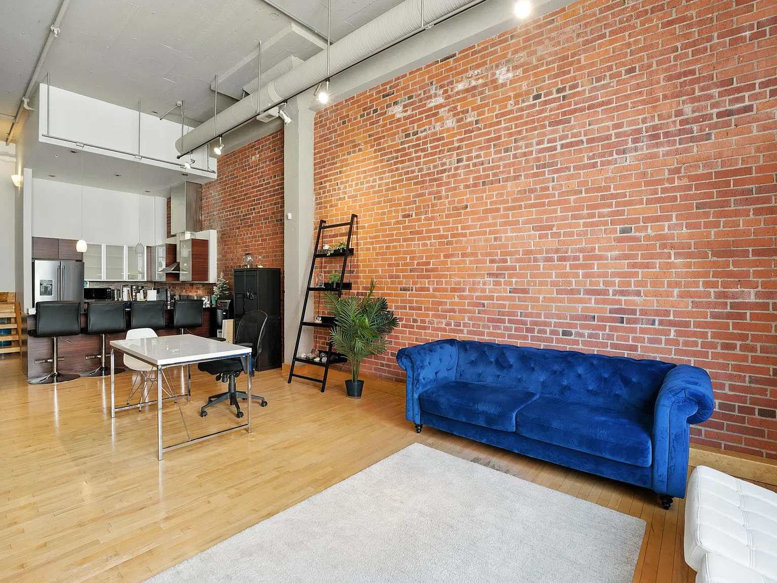 2 bed, 1.5 bath, 1800 sqft, $2,600 — Photo 4