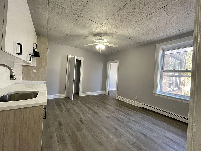 140 Hutton St #1 — Photo 2