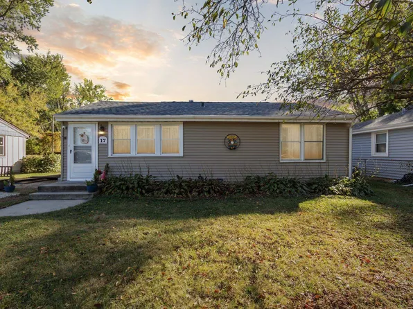 17 Liberty Blvd, Machesney Park, IL 61115