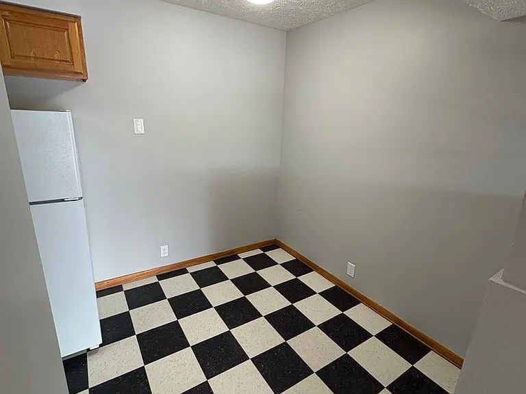 4315 Charles St — Photo 12