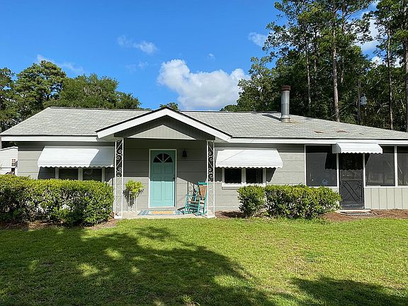 3rd image of 381 Japonica Dr
