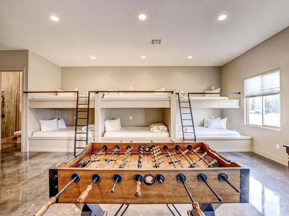 3267 S Retreat Dr, Hurricane, UT 84737