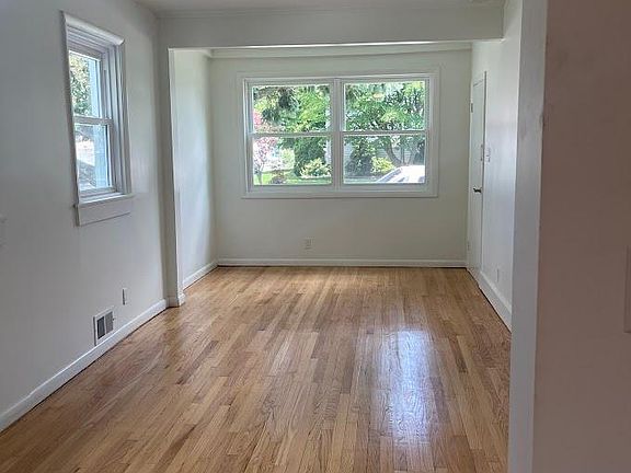 4th image of 165 Garden Dr #1