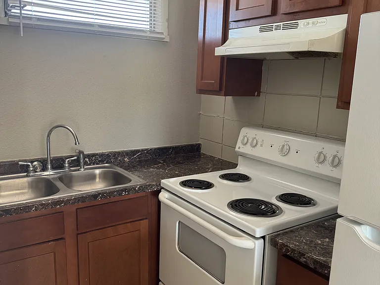 Cocoa Hilltop Apartments — Photo 11