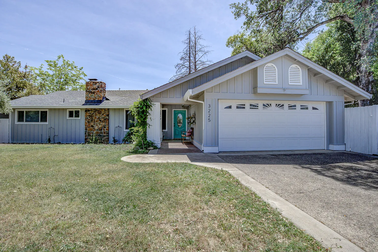 3225 Sunset Dr photo 1