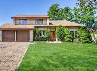 20 Timber Ridge Dr, Commack, NY 11725