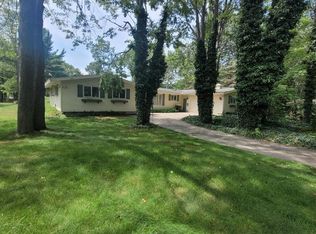 5601 Lamplighter Ln, Midland, MI 48642