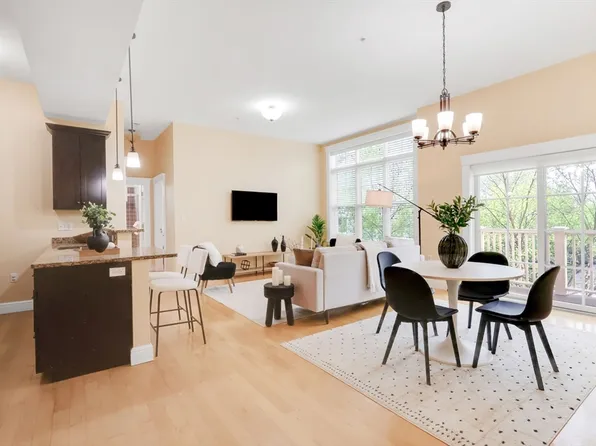 61 Bolton St APT 304, Cambridge, MA 02140
