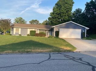 1842 Woodmont Dr, South Bend, IN