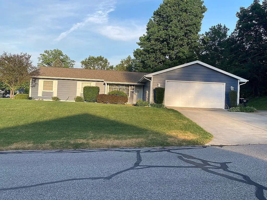 1842 Woodmont Dr photo 1