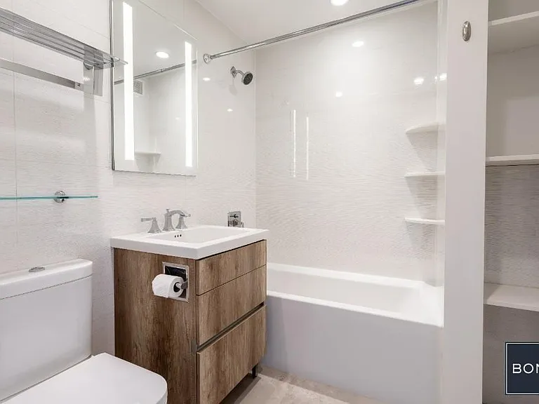 230 E 30th St #4D — Photo 5